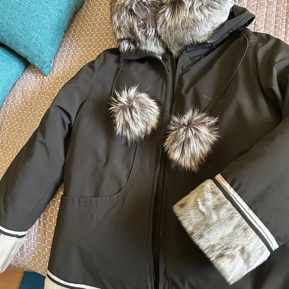 Custom made in Nunavut, Newfoundland materials on cuff, hood and edge, New - Picture 2 of 4